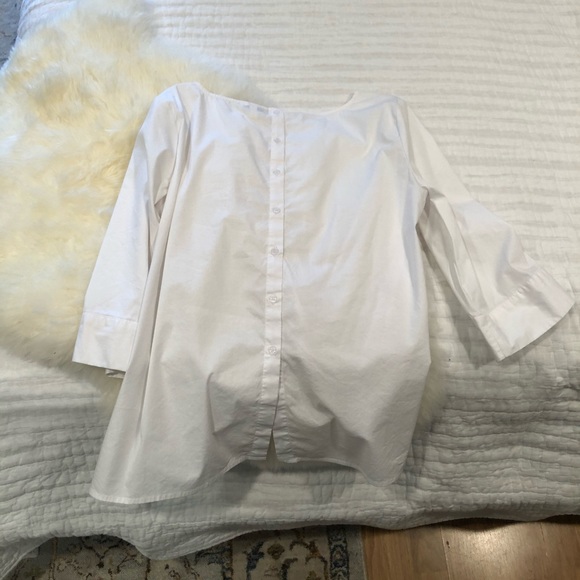 *SOLD* 
Knot front white blouse - Picture 3 of 4